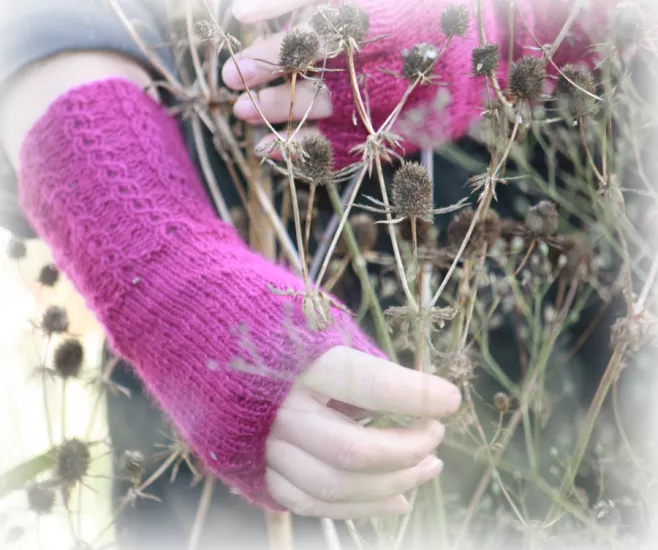 Mock Cable Rib Fingerless Gloves Knitting Kit - Click Image to Close