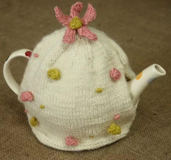Dot and Bobble Tea Cosy Knitting Kit - Click Image to Close