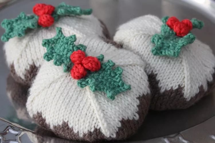 Juggling Christmas Puddings Knitting Kit - Click Image to Close