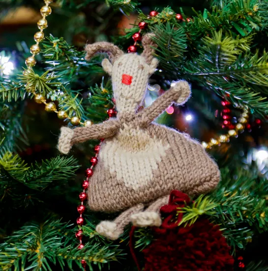 Juggling Reindeer Knitting Kit - Click Image to Close