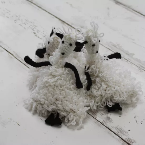 Juggling Sheep Knitting Kit - Click Image to Close