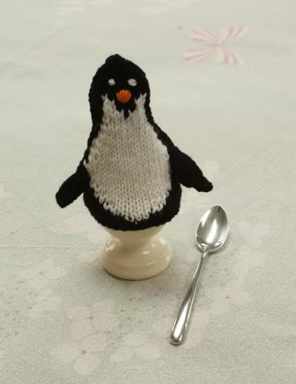 Penguins Egg Cosies Knitting Kit - Click Image to Close