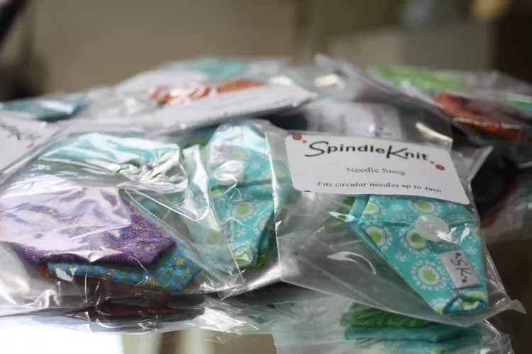 Needle snugs | Tame those unruly circulars | Needle Snug™ - Click Image to Close
