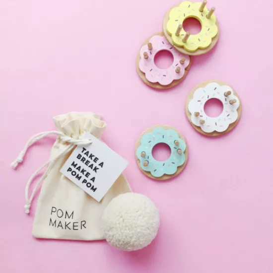 Donut Pom Maker - Medium - Vanilla - Click Image to Close