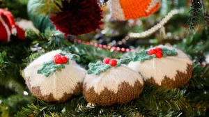 Juggling Christmas Puddings Knitting Kit