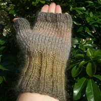 Rainbow Fingerless Mittens Kit - Click Image to Close