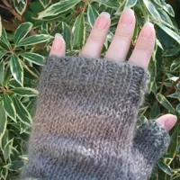 Rainbow Fingerless Mittens Kit - Click Image to Close