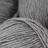 100% Extra Fine Merino Wool - black 50g