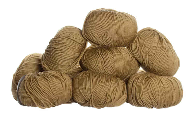 100% Extra Fine Merino Wool - dark olive 50g - Click Image to Close