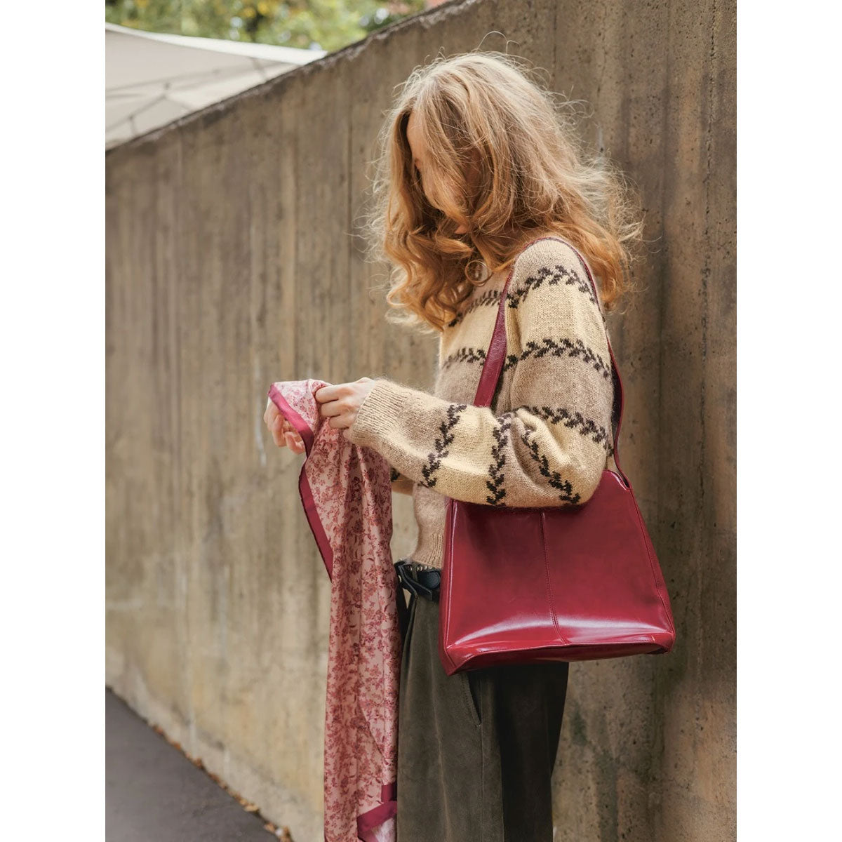 Astrid Women's Sweater 2510-05 | Printed Knitting Pattern